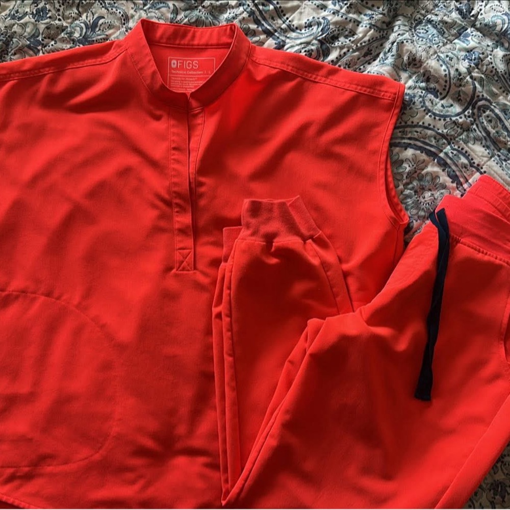 Figs Fiery Coral Scrub Ensemble